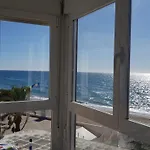 Beachfront 82 *