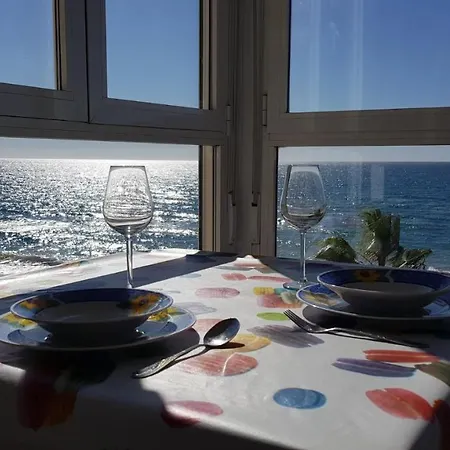 Beachfront 82 *