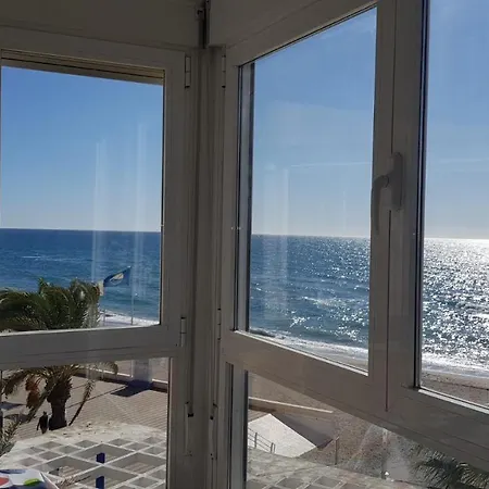 Beachfront 82 *