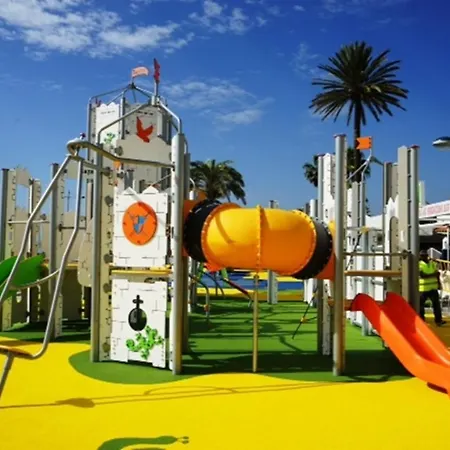 Beachfront 82 شقة