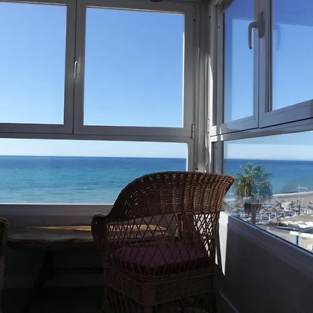 Beachfront 82 *