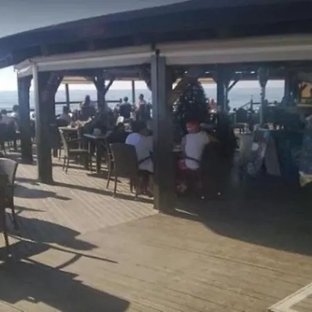 Beachfront 82 アパート